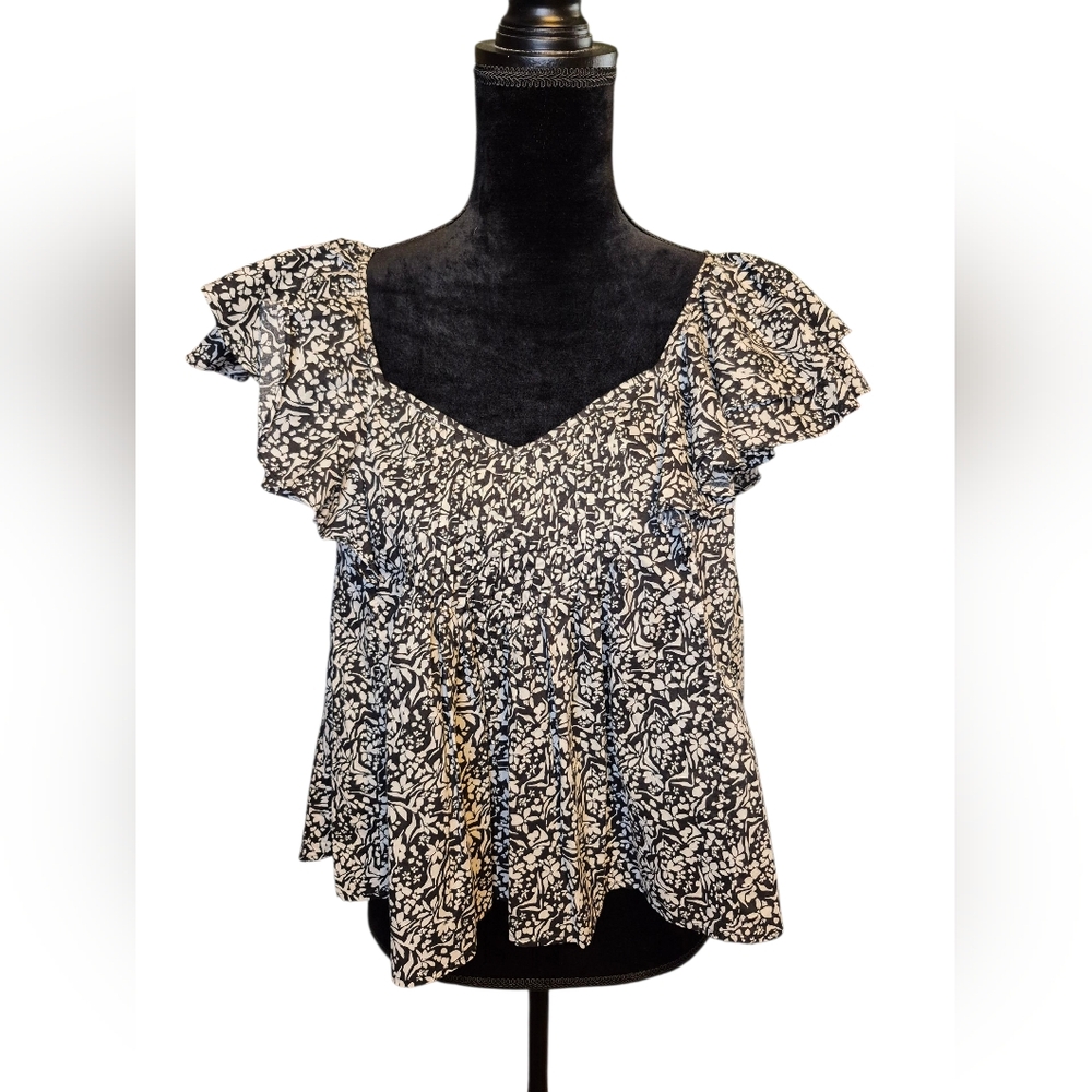 Universal Thread Black And White  Ruffled Blouse